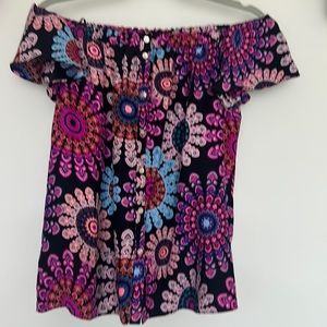 Alice & Trixie off the shoulder adorable top!